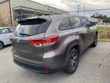 Used 2019 Toyota Highlander LE image 3
