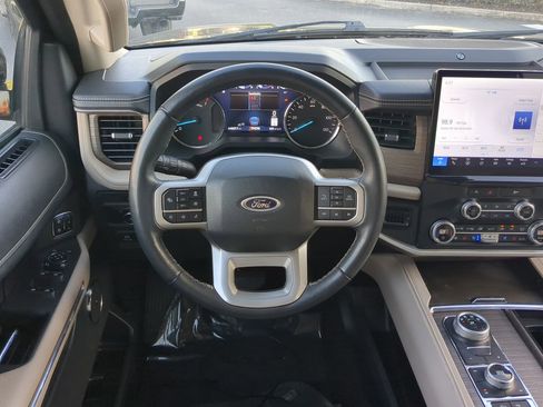 Used 2024 Ford Expedition Limited image 16