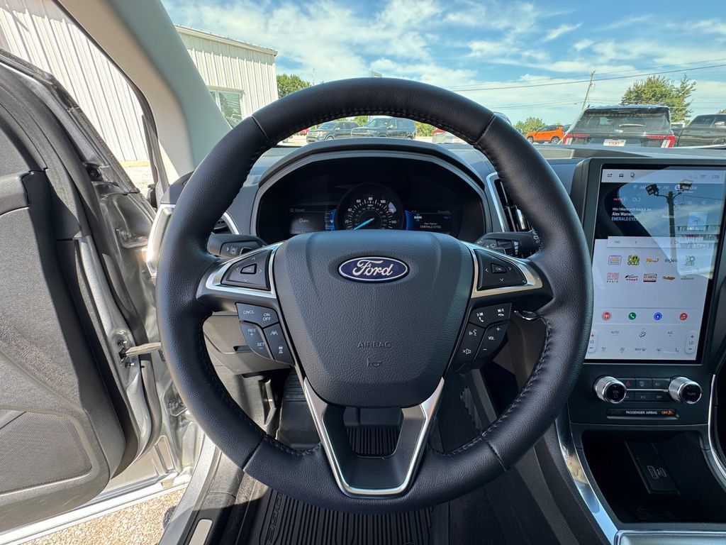 Used 2024 Ford Edge Titanium w/ Equipment Group 301A AWD/4WD image 21