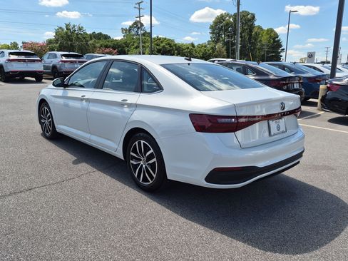 Used 2026 Volkswagen Jetta SE FWD image 5