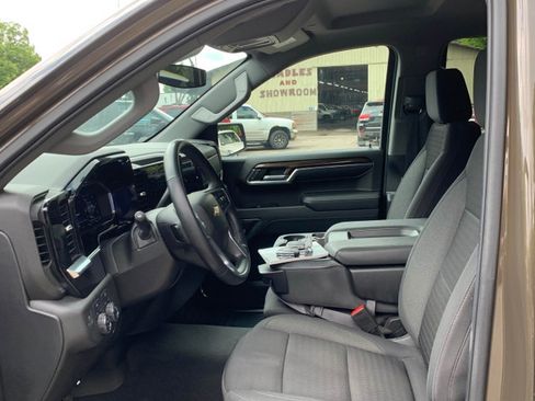 Used 2023 Chevrolet Silverado 1500 LT AWD/4WD image 9