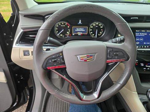 Used 2020 Cadillac XT6 Premium Luxury image 12