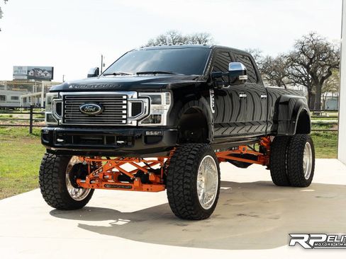 Used 2022 Ford F350 Platinum AWD/4WD image 4