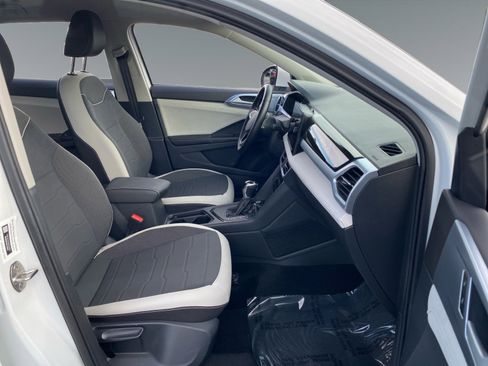 Used 2025 Volkswagen Taos SE image 15