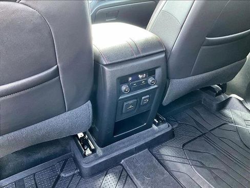 Used 2022 Chevrolet Traverse RS image 25