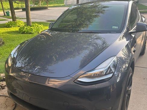 Used 2023 Tesla Model Y Long Range AWD/4WD image 1
