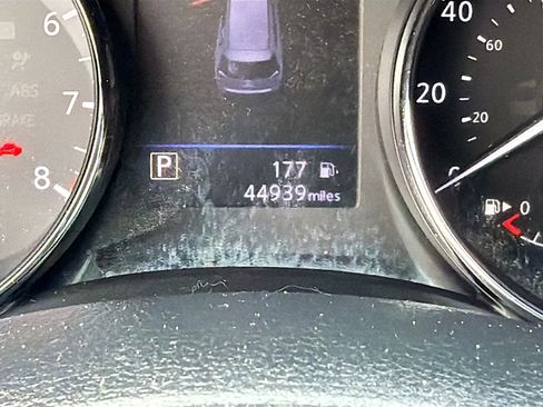 Used 2018 Nissan Rogue SV FWD image 40