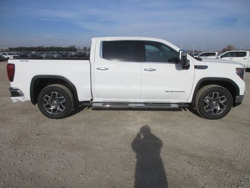 New 2026 GMC Sierra 1500 SLT w/ SLT Premium Plus Package image 3
