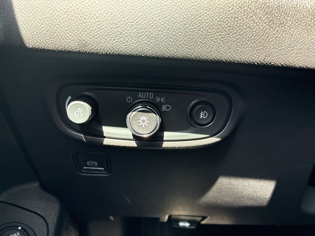 Used 2024 GMC Terrain SLT AWD/4WD image 18