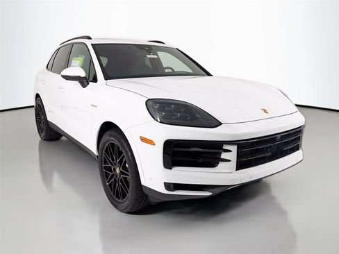 New 2025 Porsche Cayenne E-Hybrid image 24
