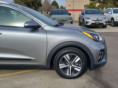 Used 2022 Kia Niro LXS image 7