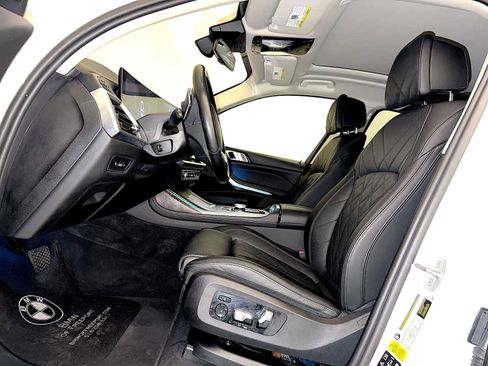 Used 2024 BMW X7 xDrive40i w/ Parking Assistance Package image 9