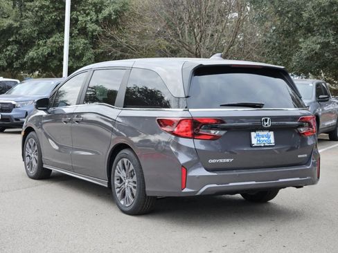 New 2026 Honda Odyssey Touring image 4
