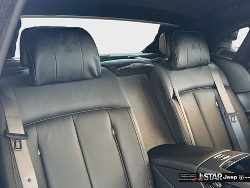 Used 2022 Rolls-Royce Phantom Sedan RWD image 31
