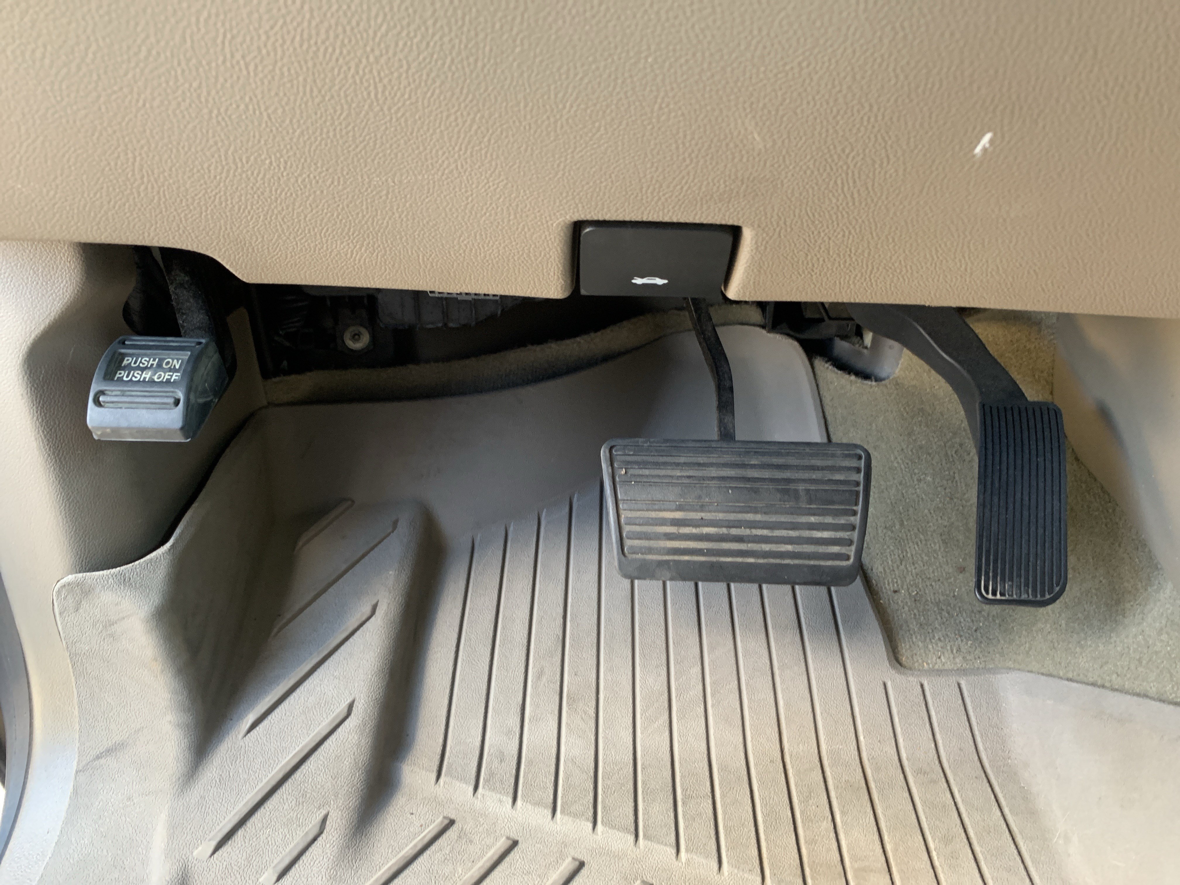Used 2019 GMC Yukon XL SLT w/ Open Road Package AWD/4WD image 17