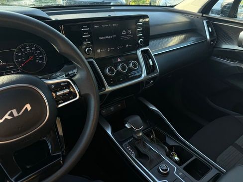 Used 2023 Kia Sorento LX FWD image 34