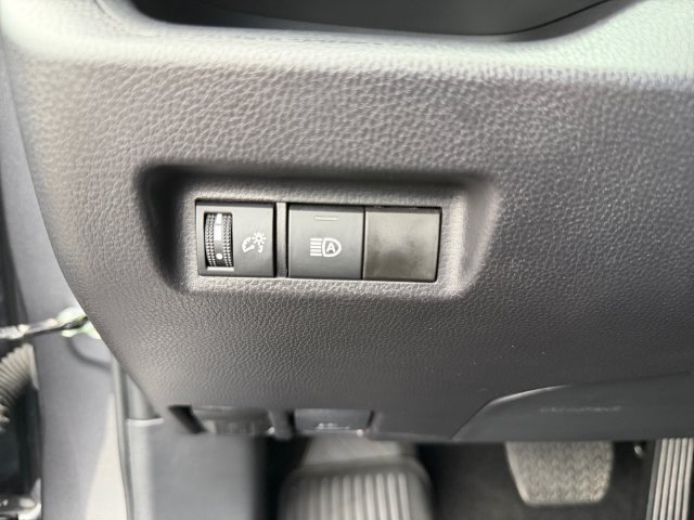 Used 2025 Toyota RAV4 LE AWD/4WD image 32