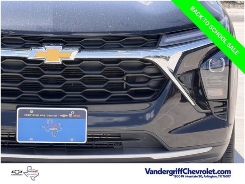 Used 2025 Chevrolet Trax LT w/ LT Convenience Package FWD image 8