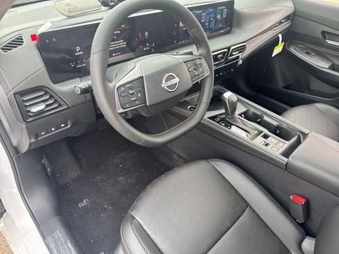 New 2026 Nissan Sentra SR w/ SR Premium Package FWD image 16