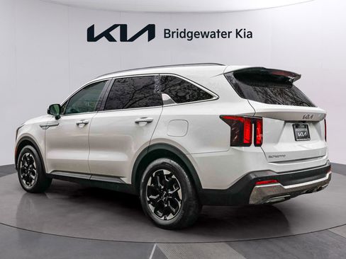 Certified 2025 Kia Sorento S FWD image 4