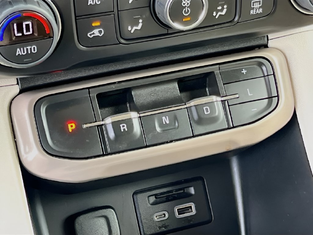 Used 2023 GMC Acadia Denali w/ Denali Technology Package FWD image 17