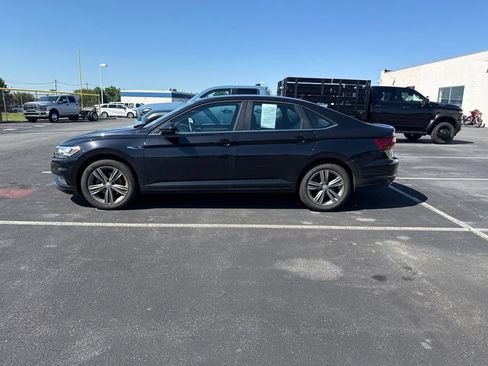 Used 2019 Volkswagen Jetta R-Line w/ R-Line Cold Weather Package FWD image 3