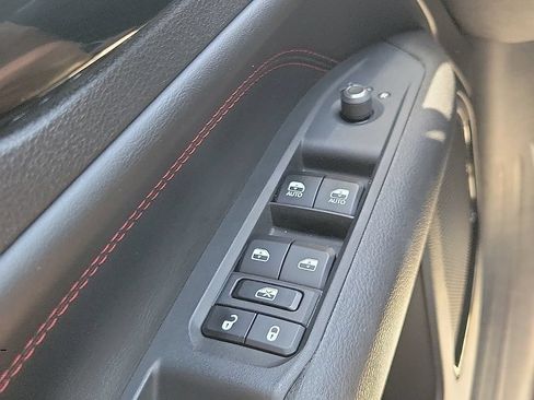Used 2025 Jeep Compass Trailhawk AWD/4WD image 13