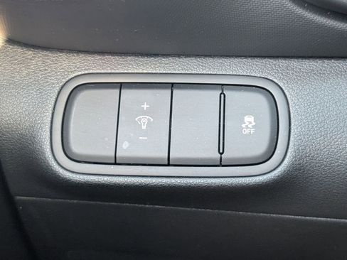 Used 2025 Hyundai Venue Limited FWD image 22