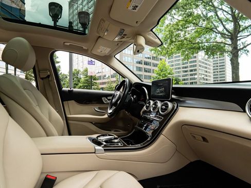 Used 2018 Mercedes-Benz GLC 300 4MATIC image 12