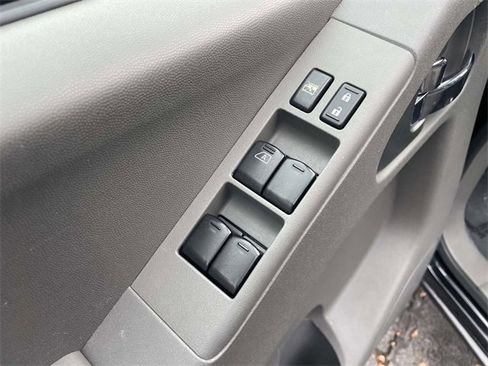 Used 2021 Nissan Frontier SV image 12