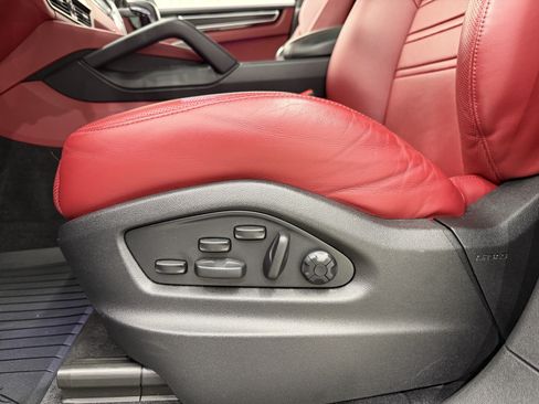 Certified 2023 Porsche Cayenne GTS AWD/4WD image 36