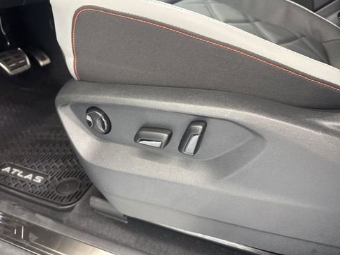 New 2026 Volkswagen Atlas Peak Edition image 12