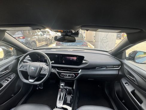 Used 2025 Buick Envista Sport Touring image 32