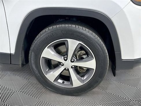 Certified 2022 Jeep Cherokee Limited image 24