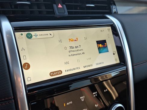 Used 2022 Land Rover Discovery Sport SE R-Dynamic image 18