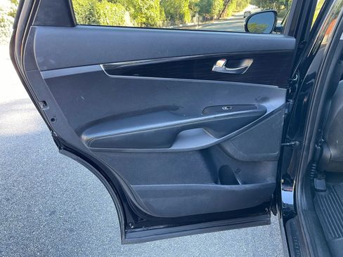 Used 2019 Kia Sorento LX w/ LX Convenience Package image 21