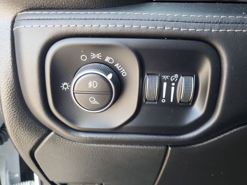 Used 2025 RAM 3500 Limited image 25