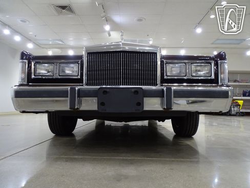 Used 1988 Lincoln Town Car image 25