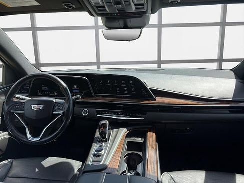 Used 2021 Cadillac Escalade Premium Luxury AWD/4WD image 19