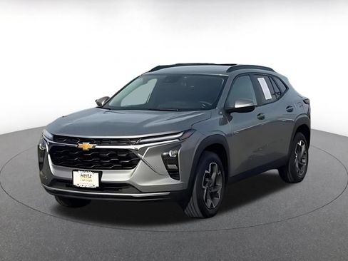 Used 2025 Chevrolet Trax LT FWD image 7