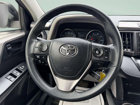 Used 2017 Toyota RAV4 LE AWD/4WD image 32