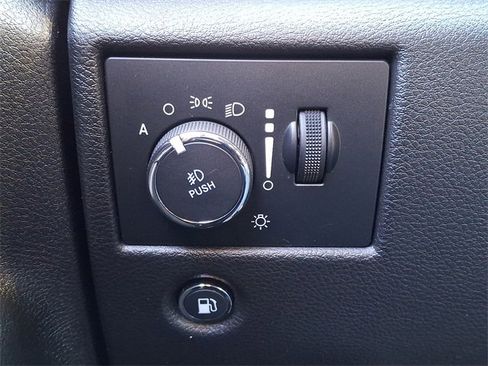 Used 2021 Jeep Grand Cherokee Laredo image 24