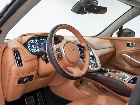 Used 2021 Aston Martin DBX image 4