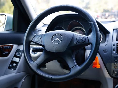 Used 2010 Mercedes-Benz C 300 Sedan image 25