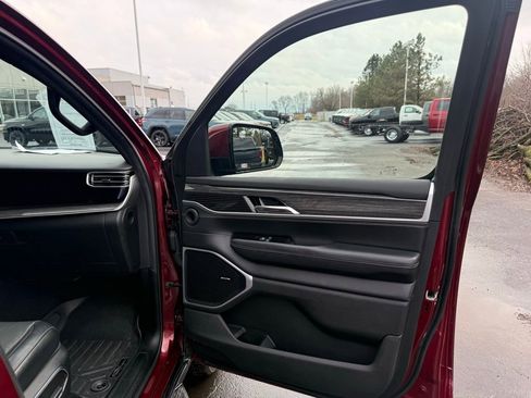 Used 2022 Jeep Wagoneer Series II w/ Premium Group I image 54