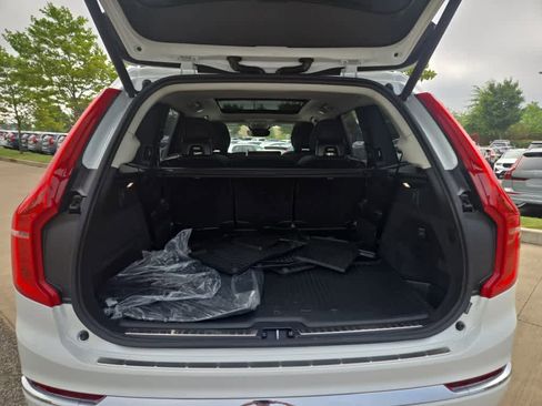 Used 2025 Volvo XC90 T8 Ultra w/ Protection Package Premier image 7