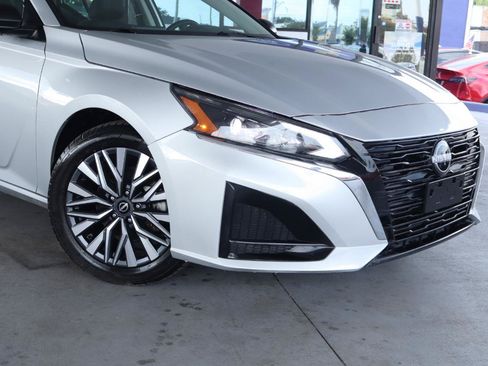 Used 2024 Nissan Altima 2.5 SV FWD image 2