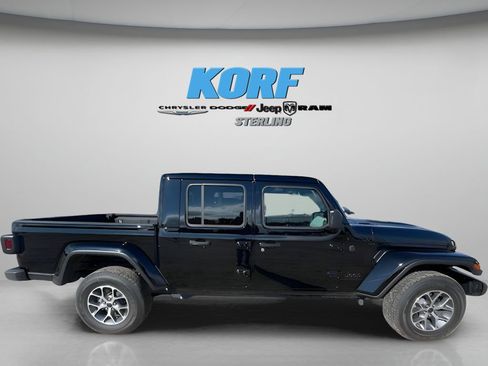 New 2025 Jeep Gladiator Sport image 3