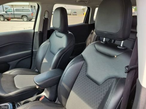 Used 2019 Jeep Compass Latitude FWD image 6