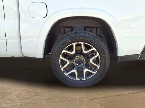 Used 2025 RAM 1500 Laramie AWD/4WD image 27